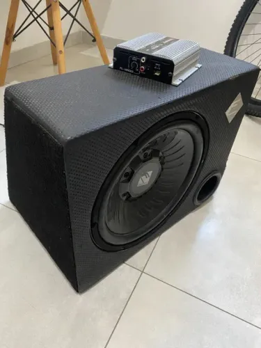 Som Automotivo - Subwoofer de 8 em Perfeito Estado