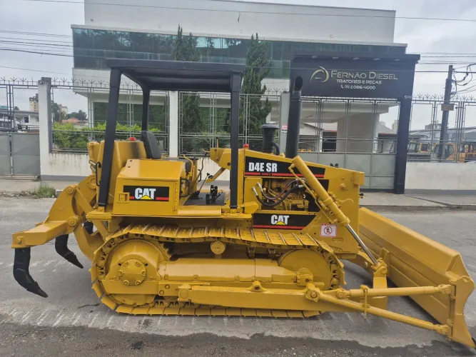 Trator de esteira CATERPILLAR D4E-SR, ano 1995