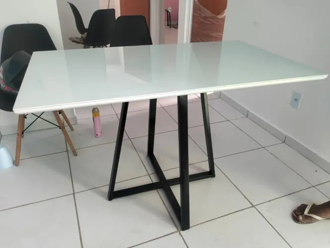 Mesa de Jantar retangular ( não acompanha cadeiras)