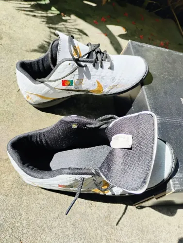 Chuteira society Nike CR7