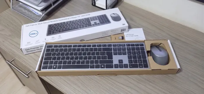 Kit Teclado e Mouse Dell Pro Plus KM7321W Bluetooth - 4 Meses de Uso
