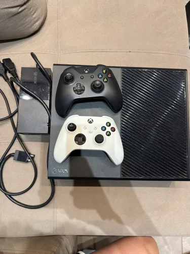 Xbox One 500GB + Controle Original - Excelente Estado - Todos os Cabos