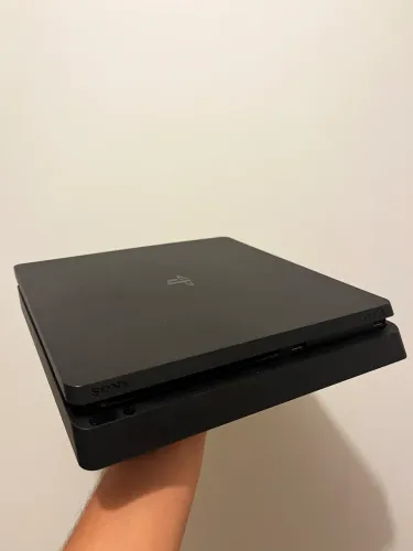 Playstation 4 Slim 500GB + 2 Controles