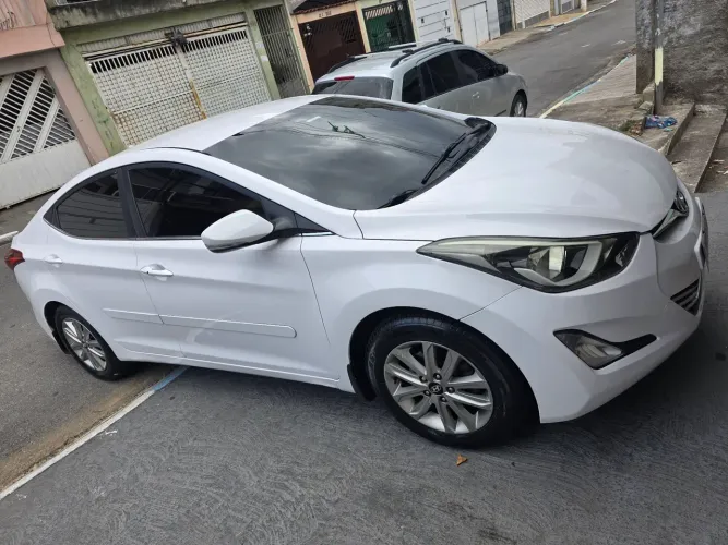 Hyundai Elantra GLS 2.0 16V Flex Aut. 2015