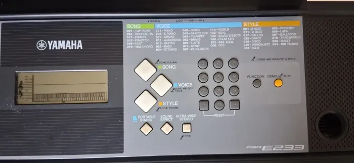 Teclado Yamaha PSR-E233