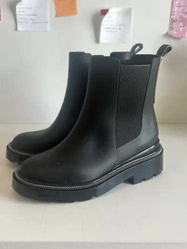 Bota Preta Pétit Jolie NOVA 