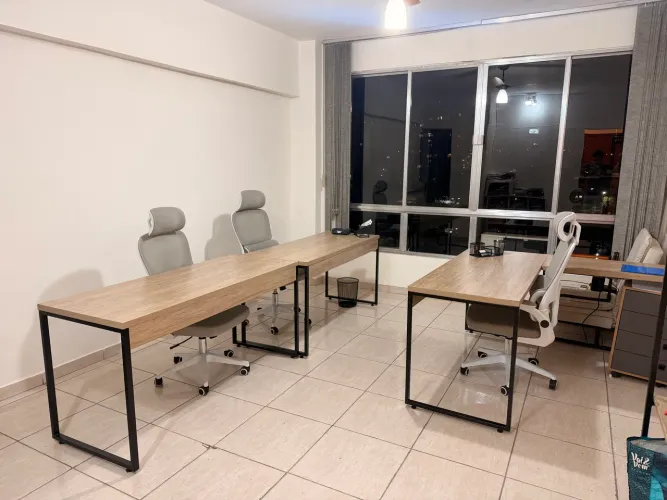 Móveis e equipamentos para escritório