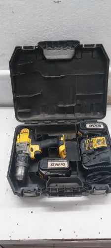 Furadeira Parafusadeira DEWALT de impacto