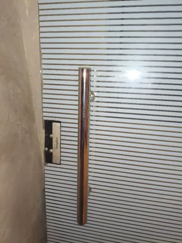 Vendo porta de blindex 8ml, vidro temperado já com película  e puxador ,