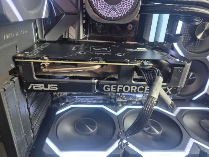 RTX 4060 8GB Asus