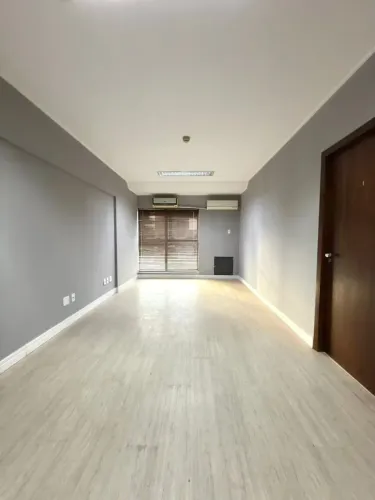 Centro empresarial Cuiabá | Sala comercial para aluguel com 43m² e contendo divisória, lav