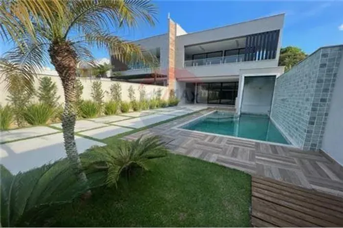 Residência de Luxo em Condomínio no RJ