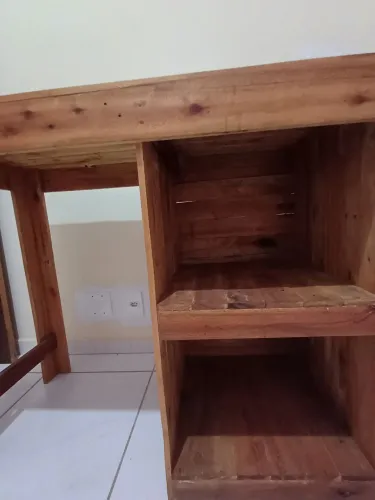 Mesa feita de madeira de palete 