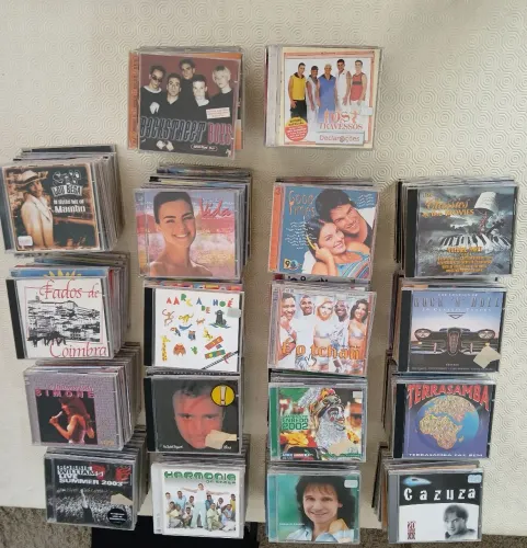 Lote de 180 CDs de Música Variados