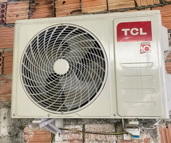 Ar Condicionado TCL 9.000 BTUs Inverter - TAC-09CSA2-INV - 220V - Conservado