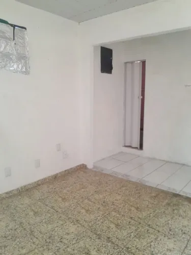 Aluga-se um quarto
