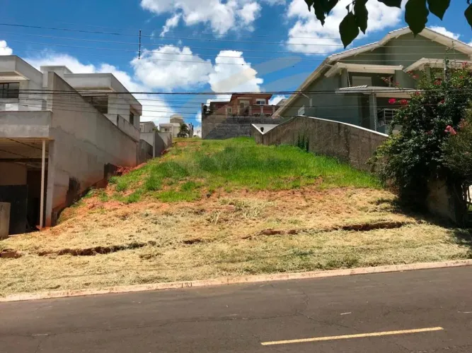 Terreno 604m² no Colinas de São Francisco  Excelente Oportunidade