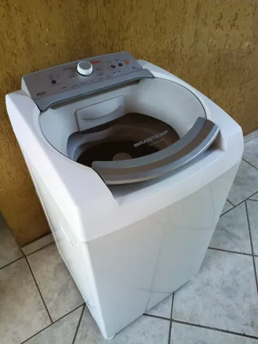 Máquina de Lavar roupas Brastemp 9 Kg. Seminova. Perfeito funcionamento.