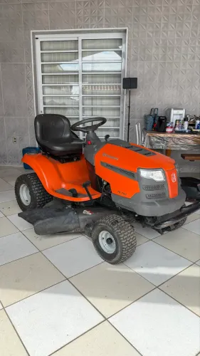 Trator Husqvarna Ts142