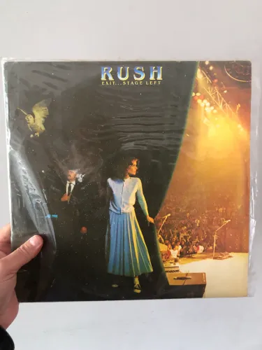 Vinil Rush exit stage left