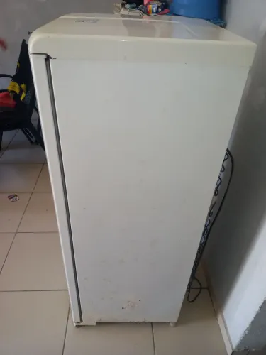 Vendo geladeira Electrolux funcionando perfeitamente com garantia de 90 dias