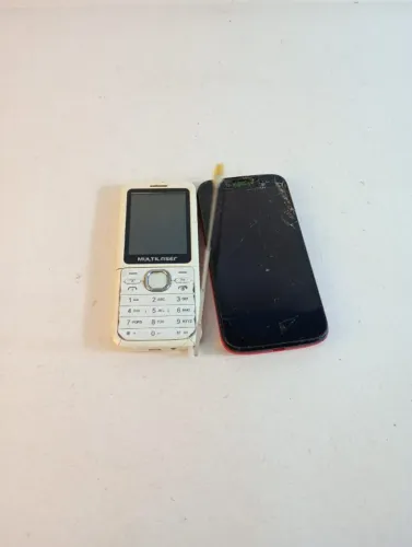 Lote 2 Celulares Antigos (Moto G1 Vermelho + Multilaser Antena) - Para Peças, Sucata ou Co