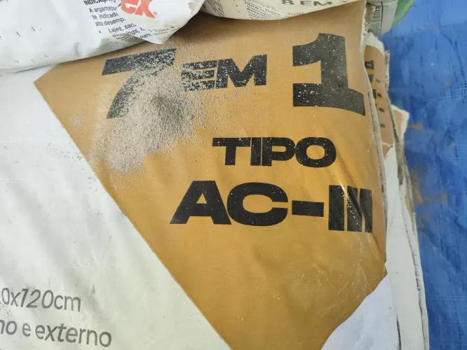 Vendo 07 sacos de Argamassa AC-III 20kg