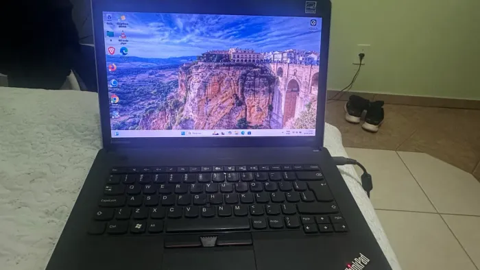 Notebook ThinkPad i3 / 8GB / 256GB SSD