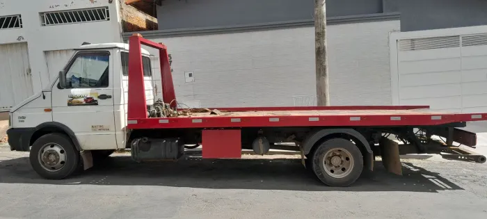 Iveco daily 7012 prancha com asa delta