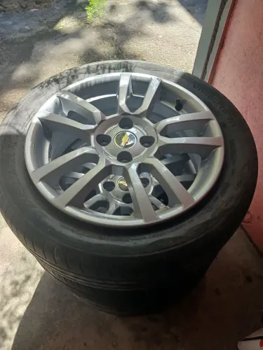 Aro 16 com pneus