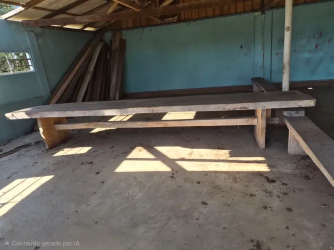 Mesa madeira de lei