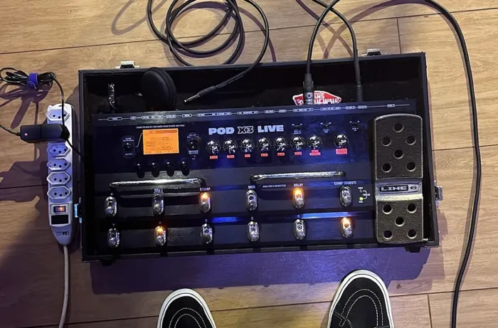 Pedaleira Line 6 Pod X3 Live / case rigida