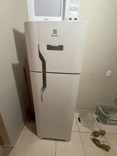 Vendo geladeira Electrolux 2 portas 