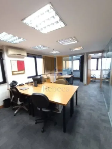 Descubra o Condomínio Edifício West Side Building, um espaço que combina conforto e modern