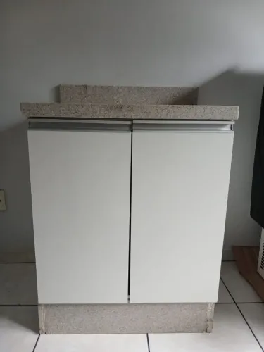 Armário com pedra de Granito