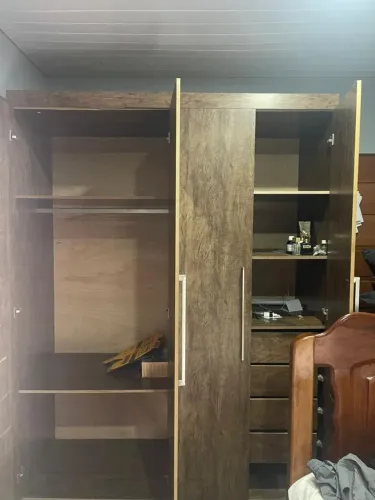 Guarda roupa usado