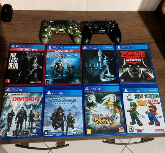 Jogos de ps4 e controles, sendo 1 paralelo e outro original funcionando perfeitamente.