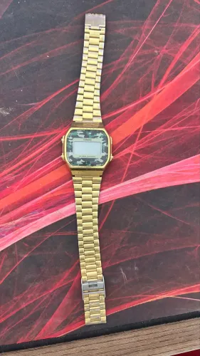 Relógio Cássio vintage dourado com mostrador camuflado original