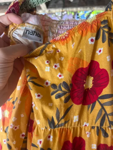 Vestidos infantis em bom estado