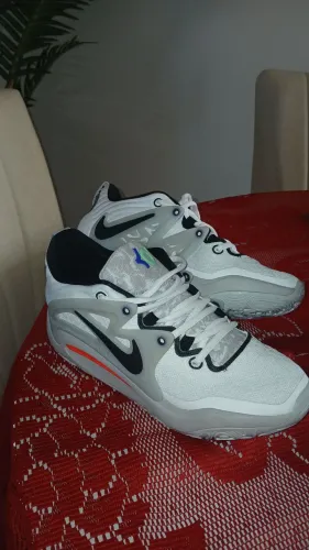 KD KEVIN DURANT original novo sem uso 40/41