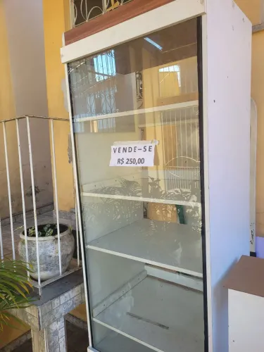 Vitrine vertical
