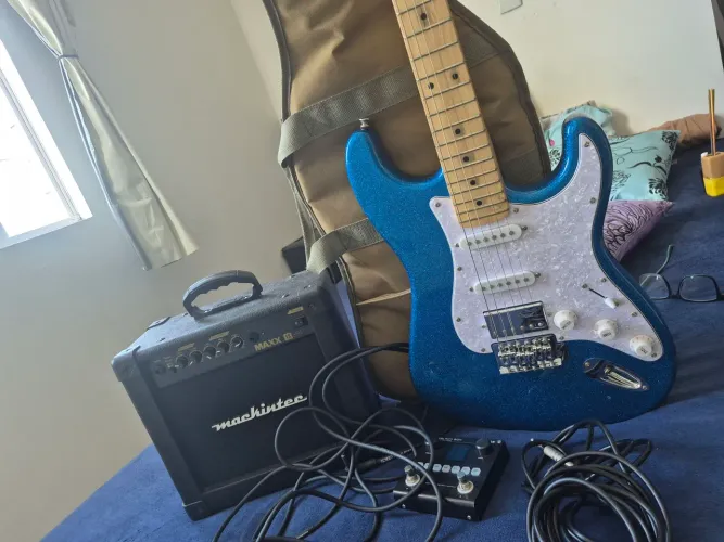 VENDE-SE GUITARRA SEIZI FUN KATANA + AMPLIFICADOR + PEDALEIRA MVAVE