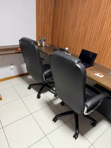 Cadeira Presidente de Escritório Reforçada - Base Nova | R$ 600 cada