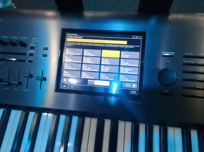 Teclado Korg Kronus 73