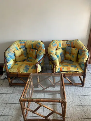 Jogo de poltronas em bambu com mesinha de vidro