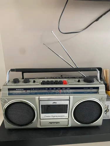 RÁDIO Sanyo anos 70