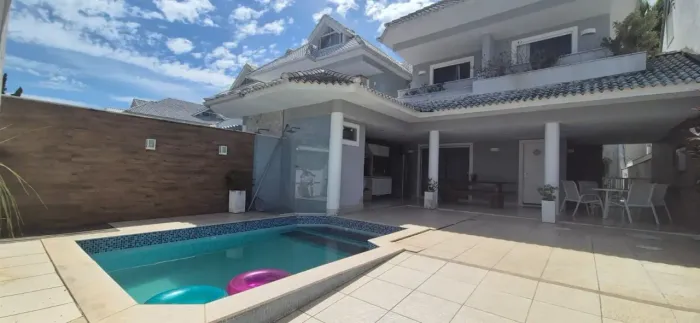 Casa triplex para venda no Recreio dos Bandeirantes, condomínio Green Place com 310 m² e 4