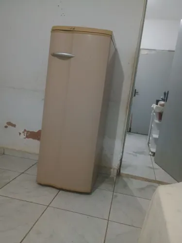 Vende-se geladeira