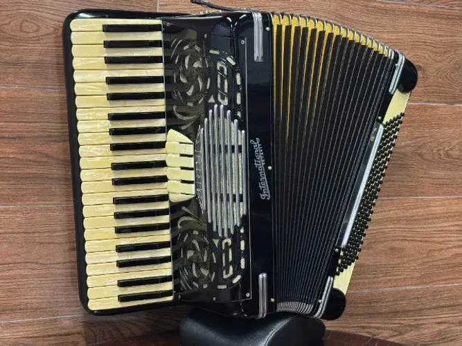 ACORDEON LIRA INTERNATIONAL 4/5 - TOP !