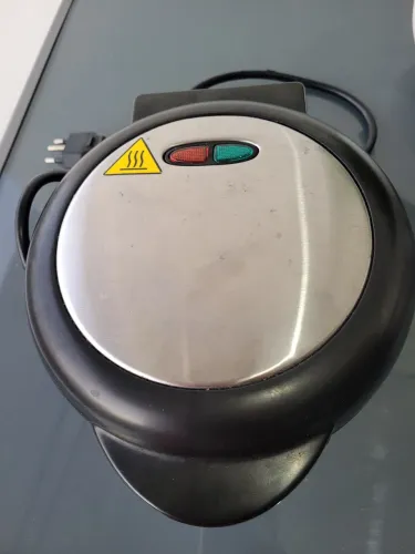 Omeleteira Elétrica Dupla (Inox / Preta)